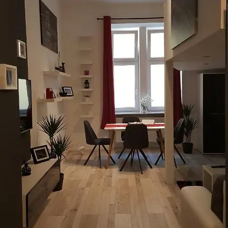 Home, Far Away From 2 Apartmán