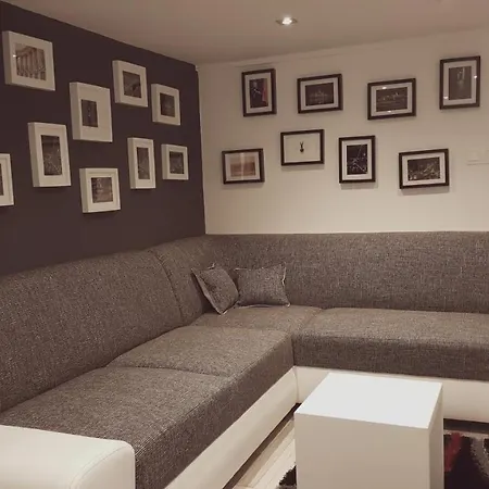 Appartement Home, Far Away From 2