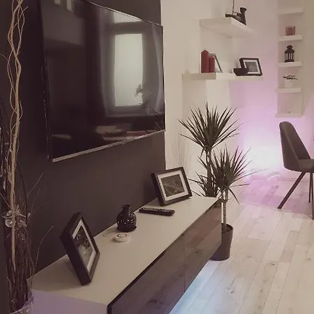 Appartement Home, Far Away From 2