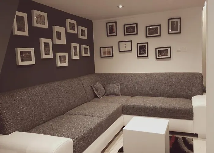 Apartamento Home, Far Away From 2