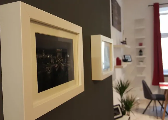 公寓 Home, Far Away From 2 *